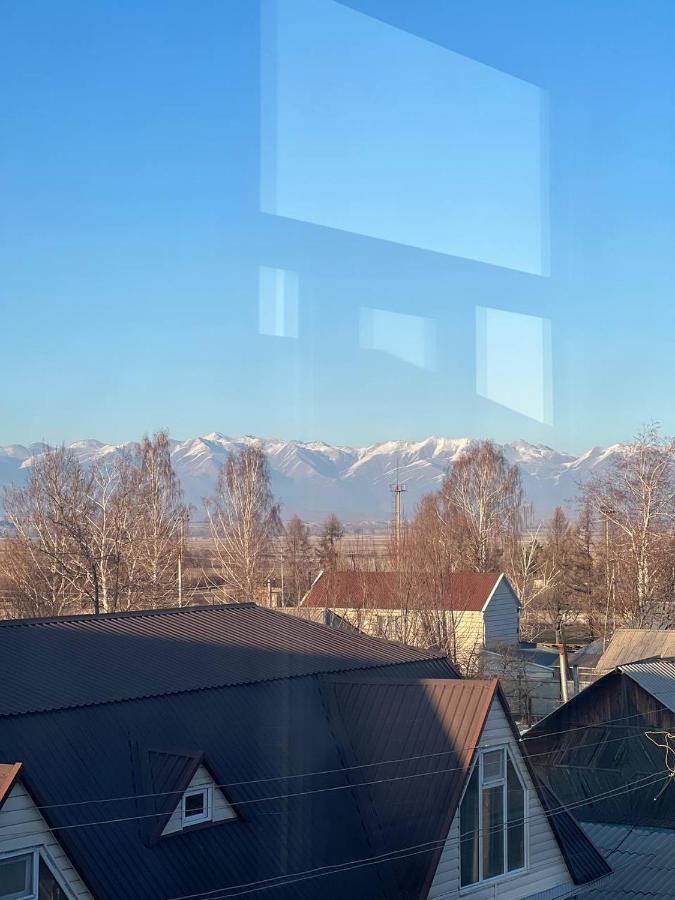Emir Guest House In Karakol Esterno foto
