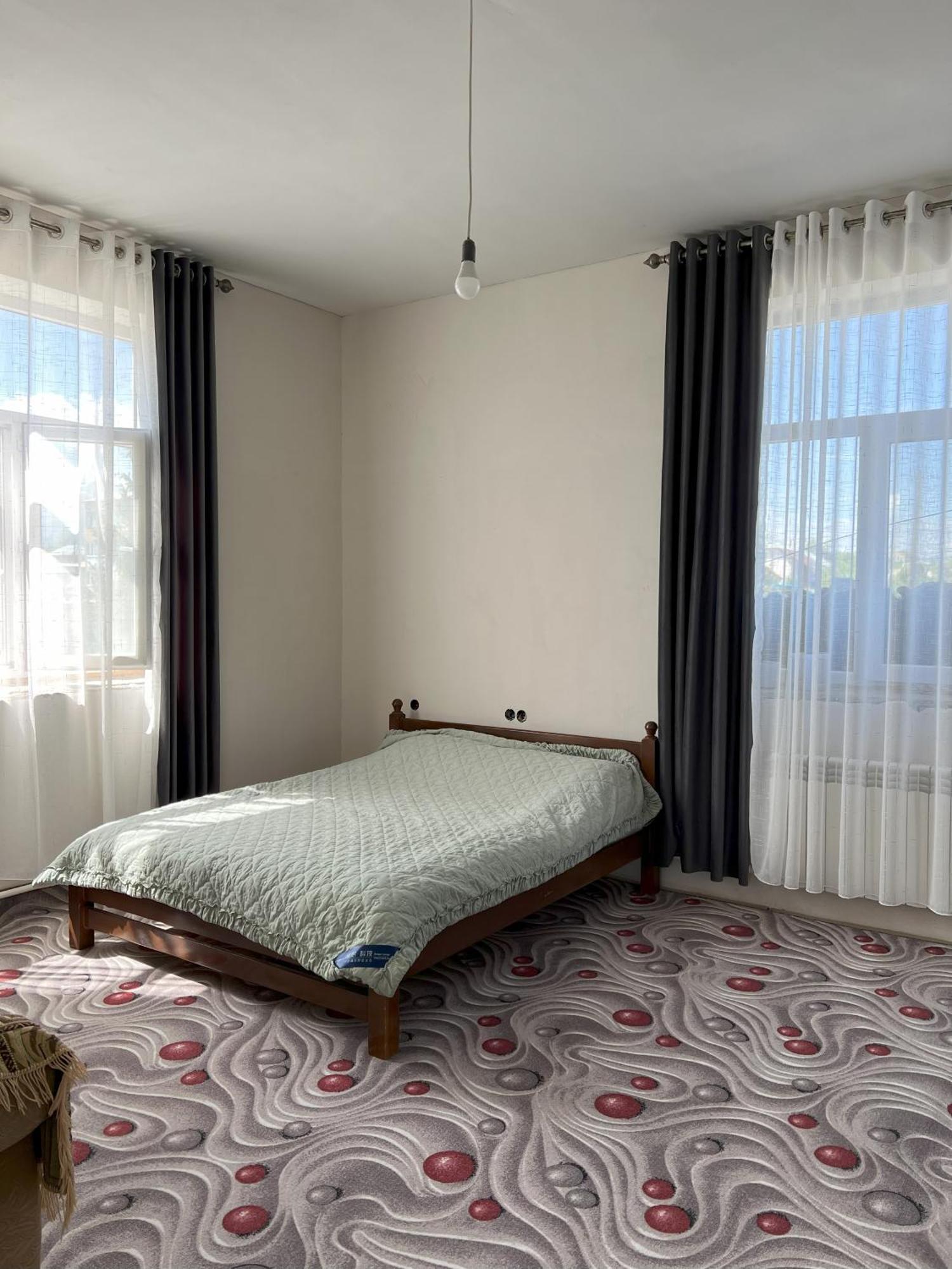 Emir Guest House In Karakol Esterno foto