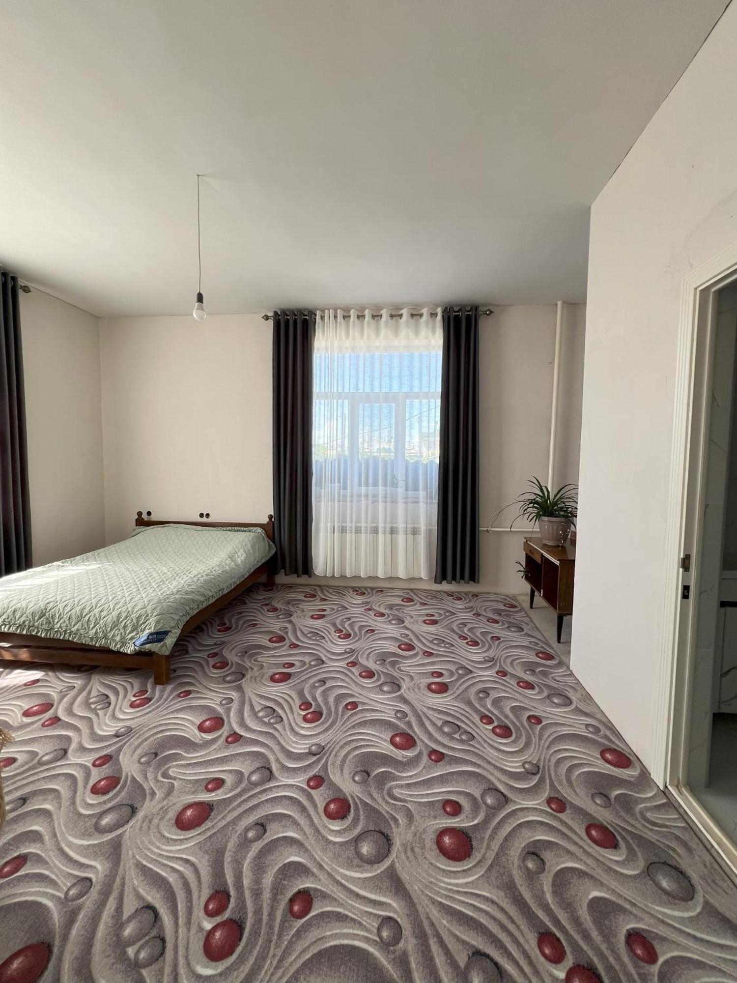 Emir Guest House In Karakol Esterno foto